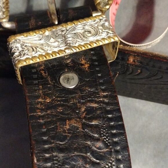 Vintage Crumrine buckle set and leather belt - Picture 8 of 8